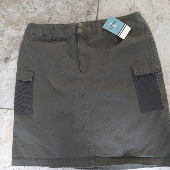 Izod Dresses & Skirts - 🔥 3/$10 Sale🔥NWT Izod brand size 12 Green Skirt